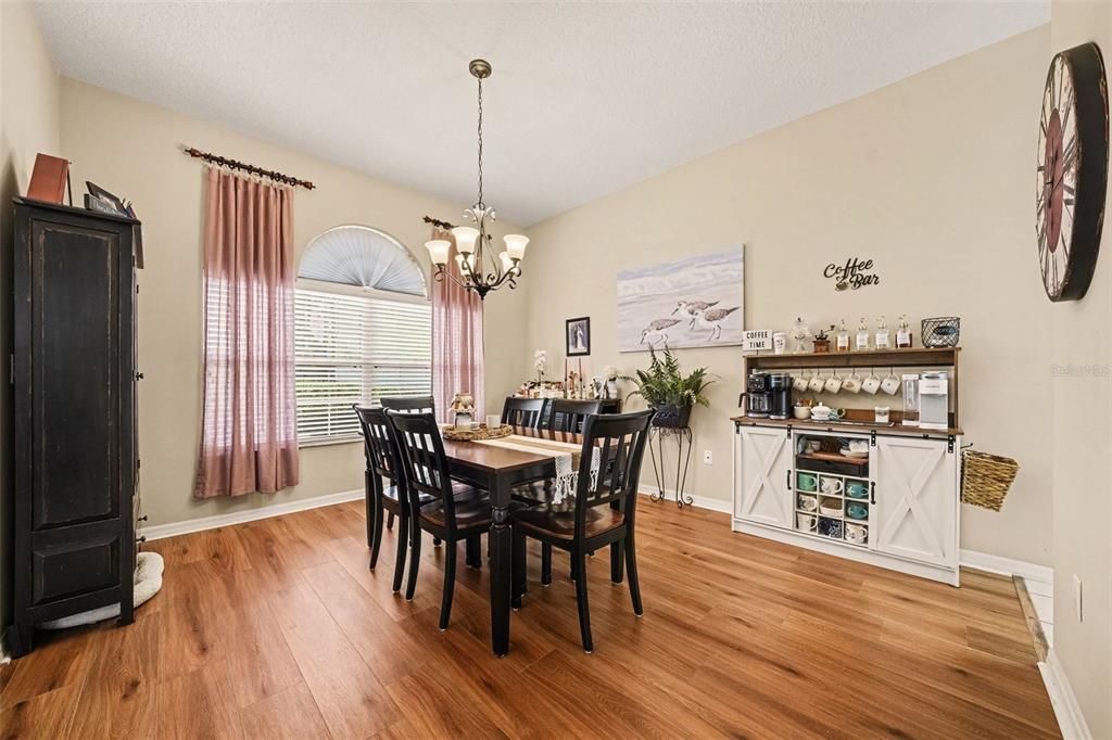 For Sale: $570,000 (5 beds, 3 baths, 2944 Square Feet)