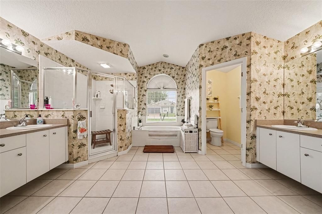 For Sale: $570,000 (5 beds, 3 baths, 2944 Square Feet)