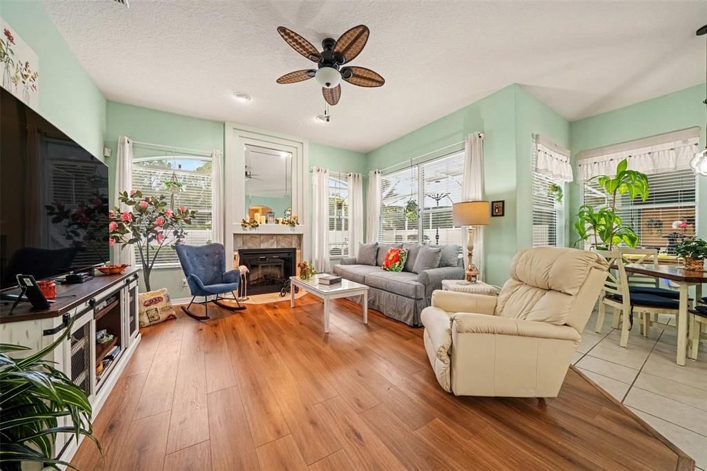 For Sale: $570,000 (5 beds, 3 baths, 2944 Square Feet)