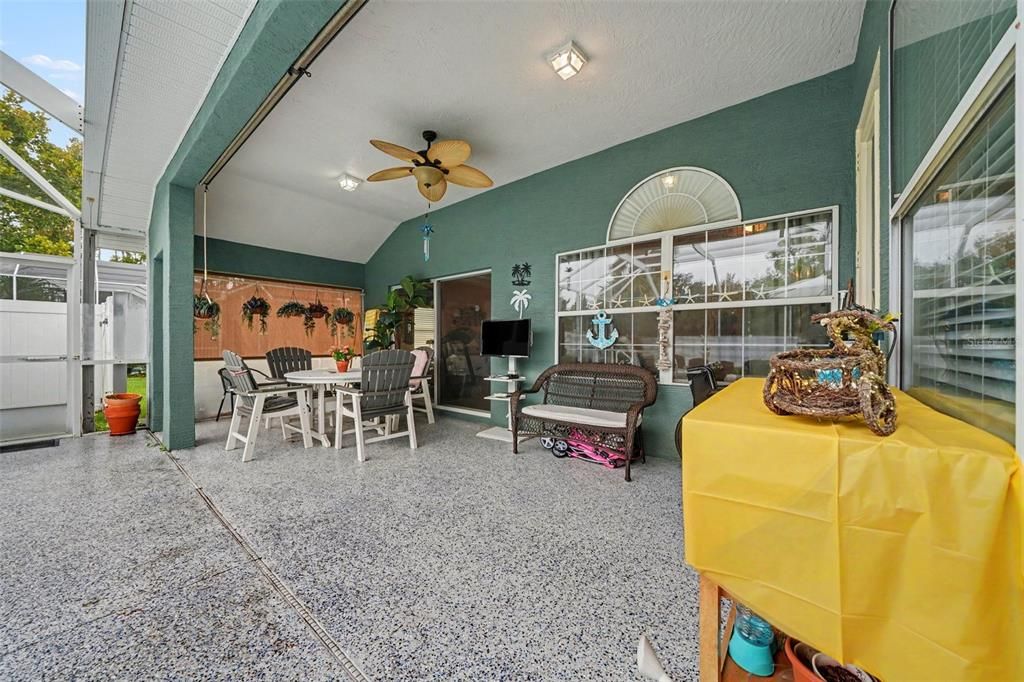 For Sale: $570,000 (5 beds, 3 baths, 2944 Square Feet)
