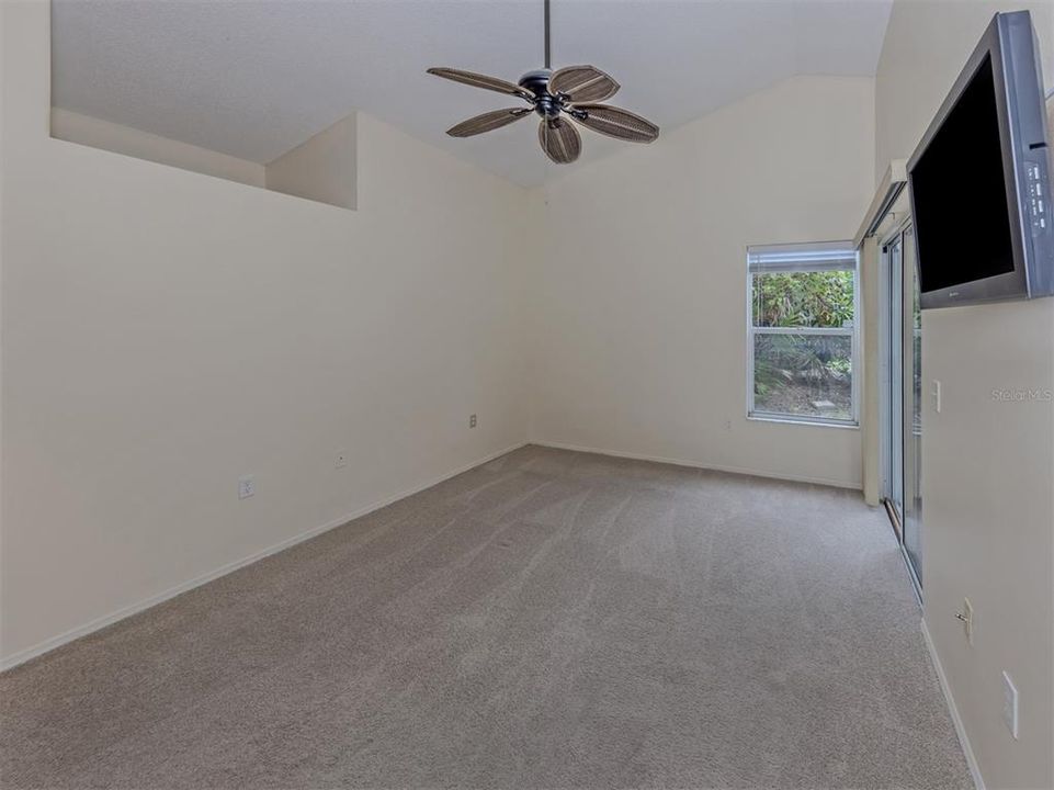 Activo con contrato: $249,000 (2 camas, 2 baños, 1116 Pies cuadrados)