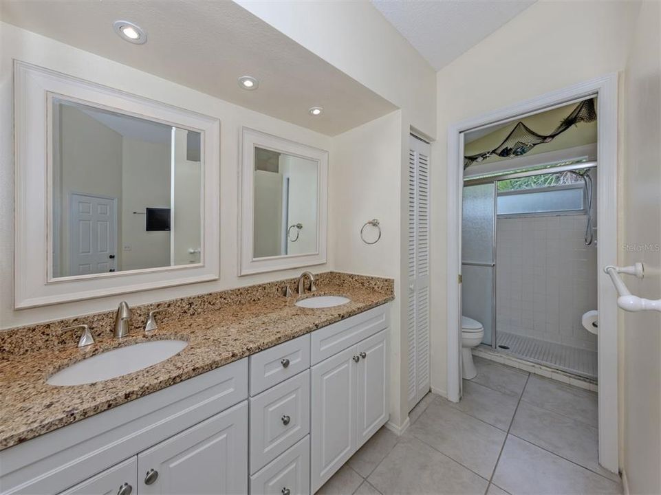 Activo con contrato: $249,000 (2 camas, 2 baños, 1116 Pies cuadrados)