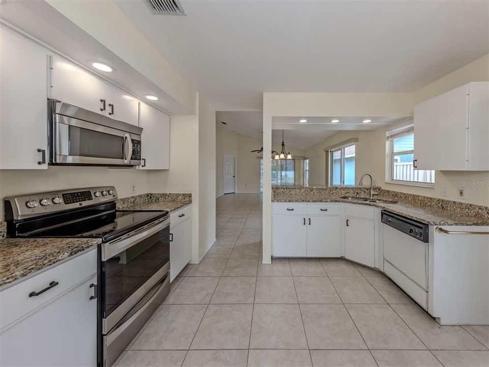 Activo con contrato: $249,000 (2 camas, 2 baños, 1116 Pies cuadrados)