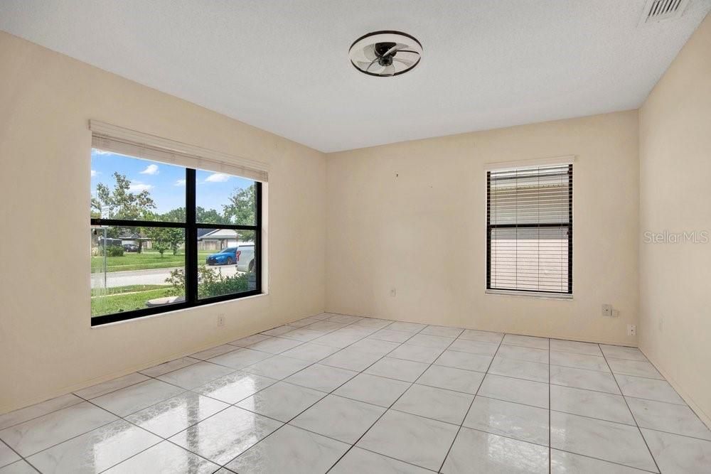 En Venta: $449,000 (4 camas, 2 baños, 2498 Pies cuadrados)