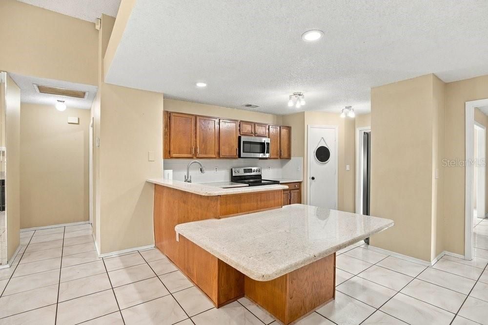 En Venta: $449,000 (4 camas, 2 baños, 2498 Pies cuadrados)