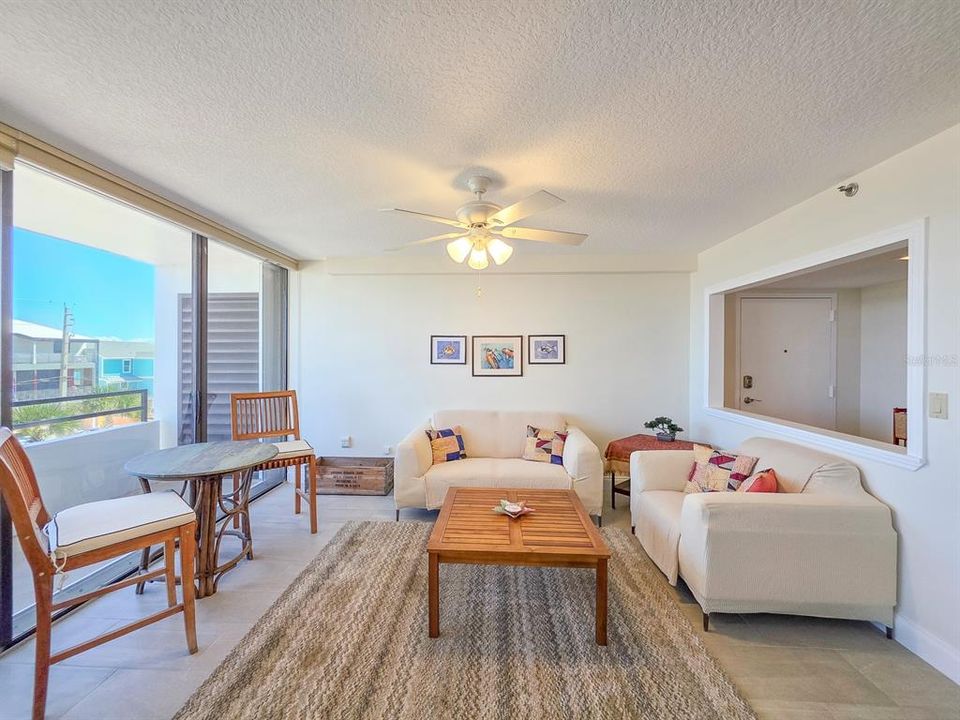 For Rent: $2,800 (2 beds, 2 baths, 1215 Square Feet)