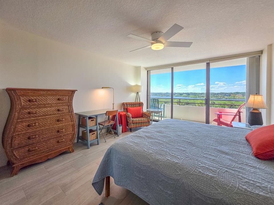 For Rent: $2,800 (2 beds, 2 baths, 1215 Square Feet)