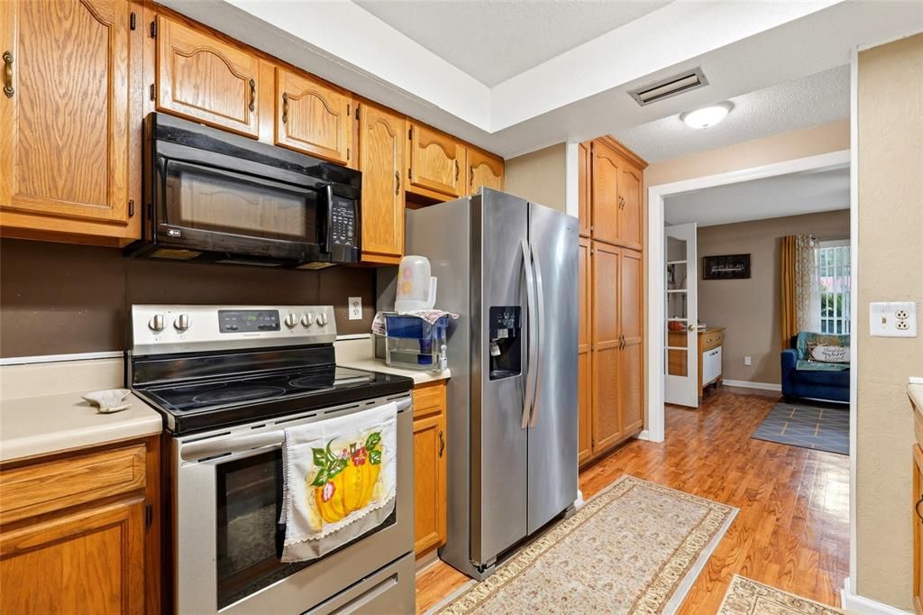 En Venta: $295,000 (3 camas, 2 baños, 1636 Pies cuadrados)