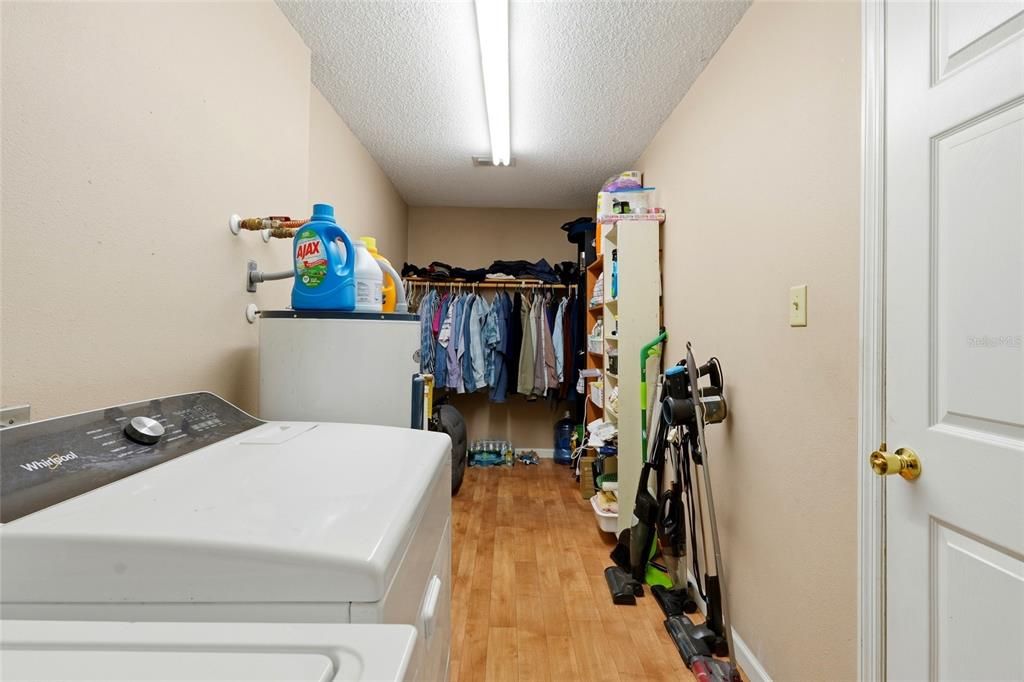 En Venta: $295,000 (3 camas, 2 baños, 1636 Pies cuadrados)