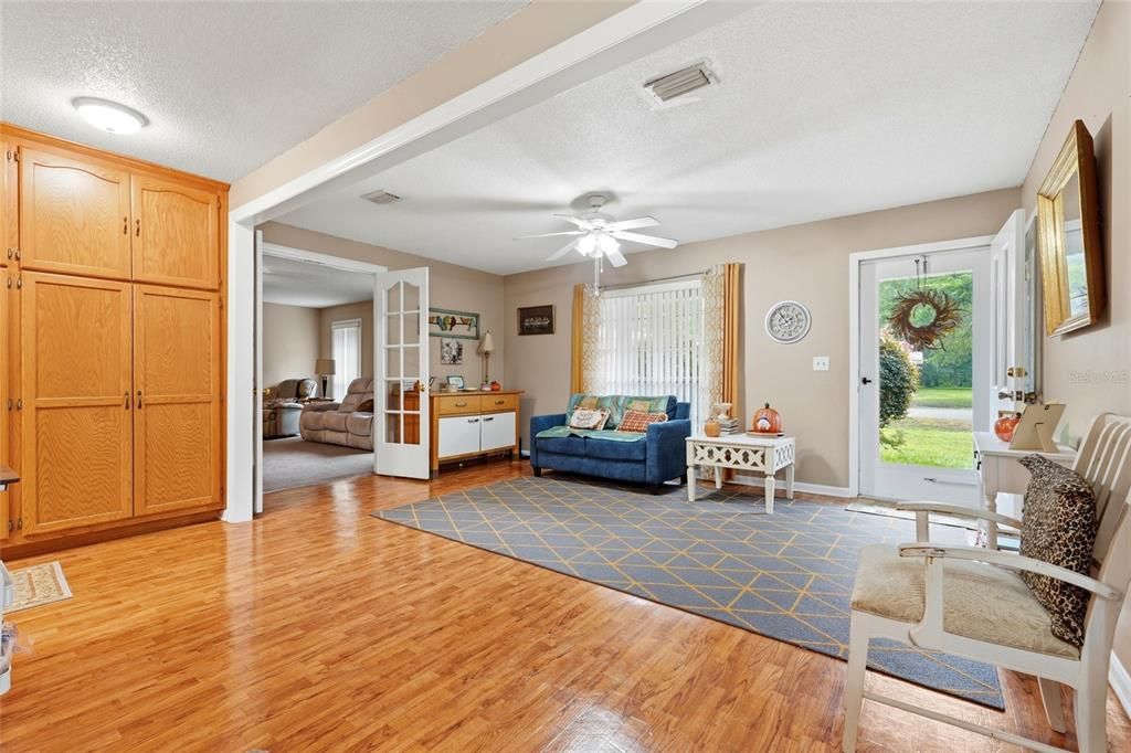 En Venta: $295,000 (3 camas, 2 baños, 1636 Pies cuadrados)