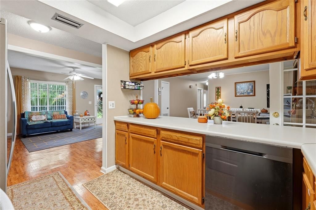 En Venta: $295,000 (3 camas, 2 baños, 1636 Pies cuadrados)