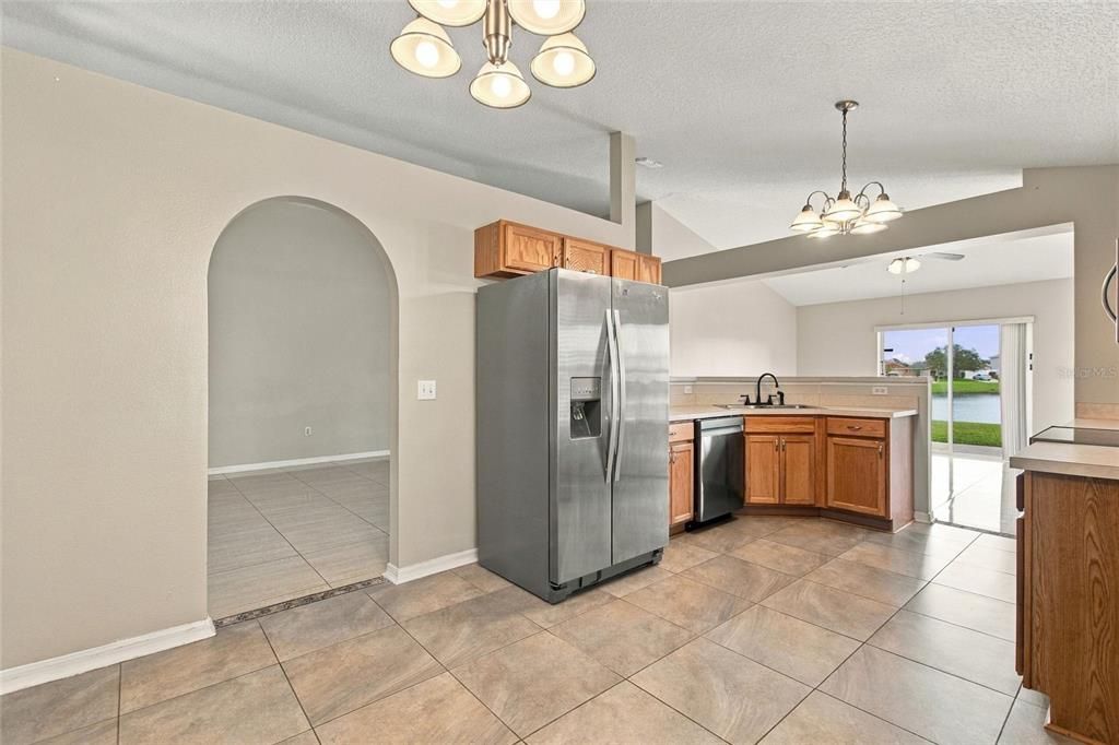 На продажу: $365,000 (4 спален, 2 ванн, 2010 Квадратных фут)