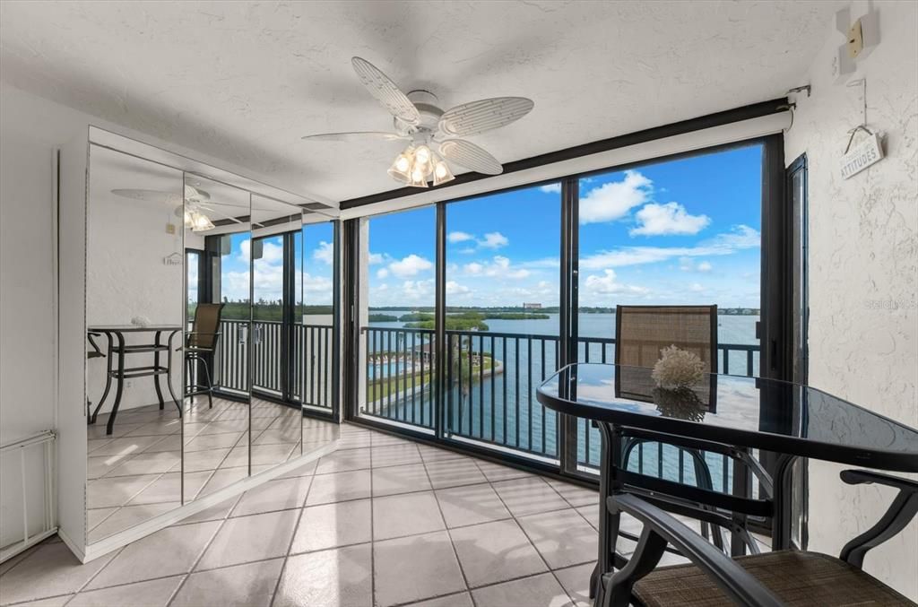 For Sale: $385,000 (1 beds, 1 baths, 846 Square Feet)