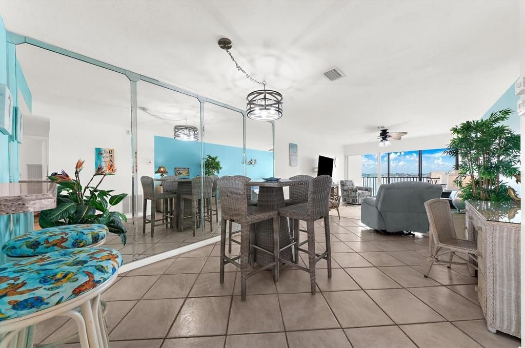 For Sale: $385,000 (1 beds, 1 baths, 846 Square Feet)