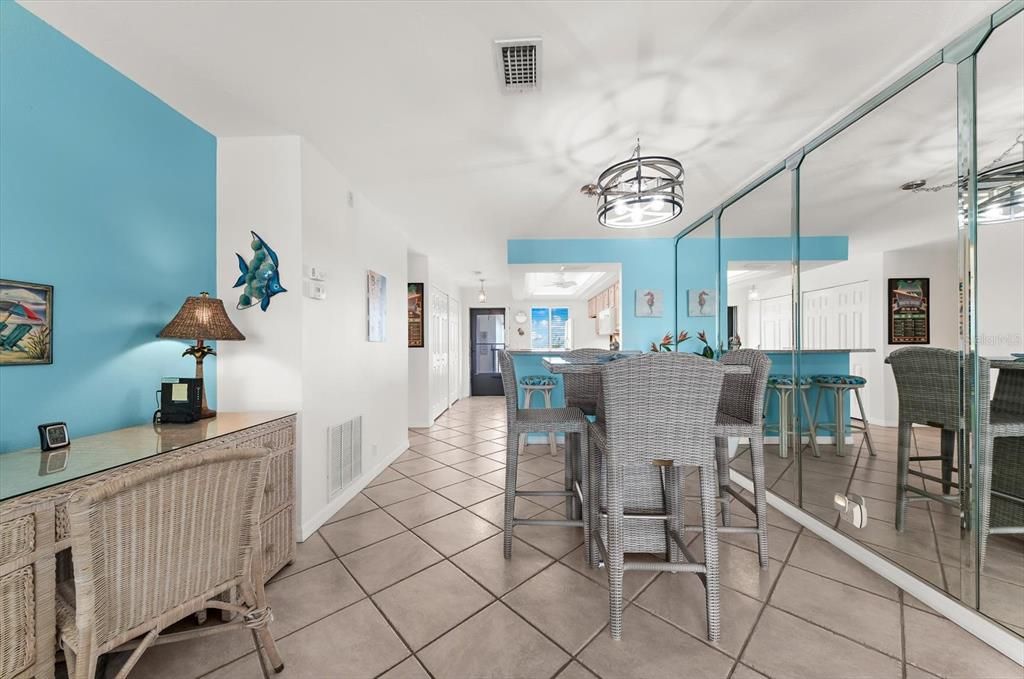 For Sale: $385,000 (1 beds, 1 baths, 846 Square Feet)
