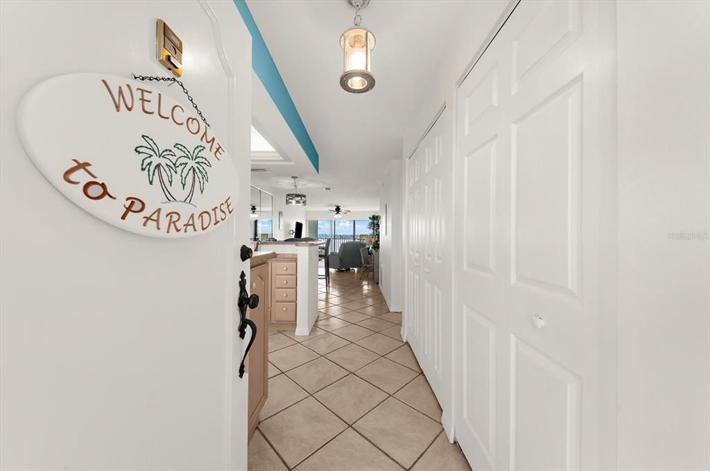 For Sale: $385,000 (1 beds, 1 baths, 846 Square Feet)