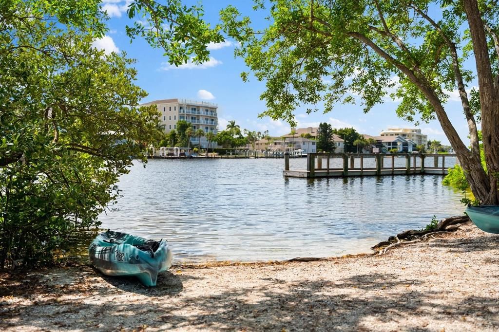 For Sale: $385,000 (1 beds, 1 baths, 846 Square Feet)