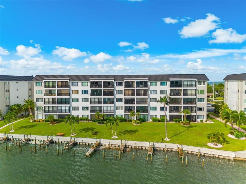 For Sale: $385,000 (1 beds, 1 baths, 846 Square Feet)