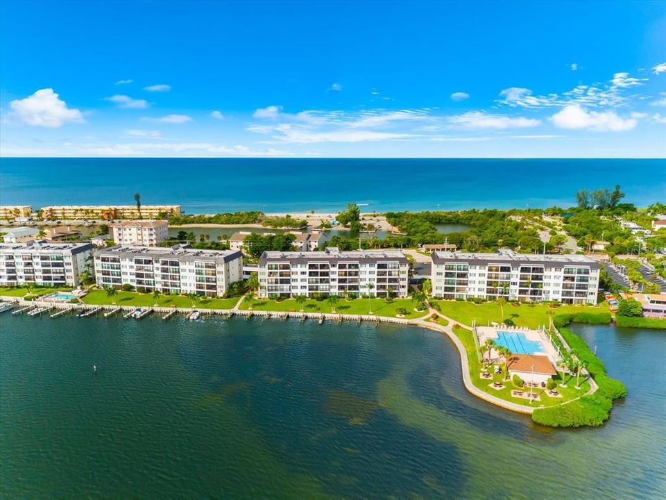 For Sale: $385,000 (1 beds, 1 baths, 846 Square Feet)