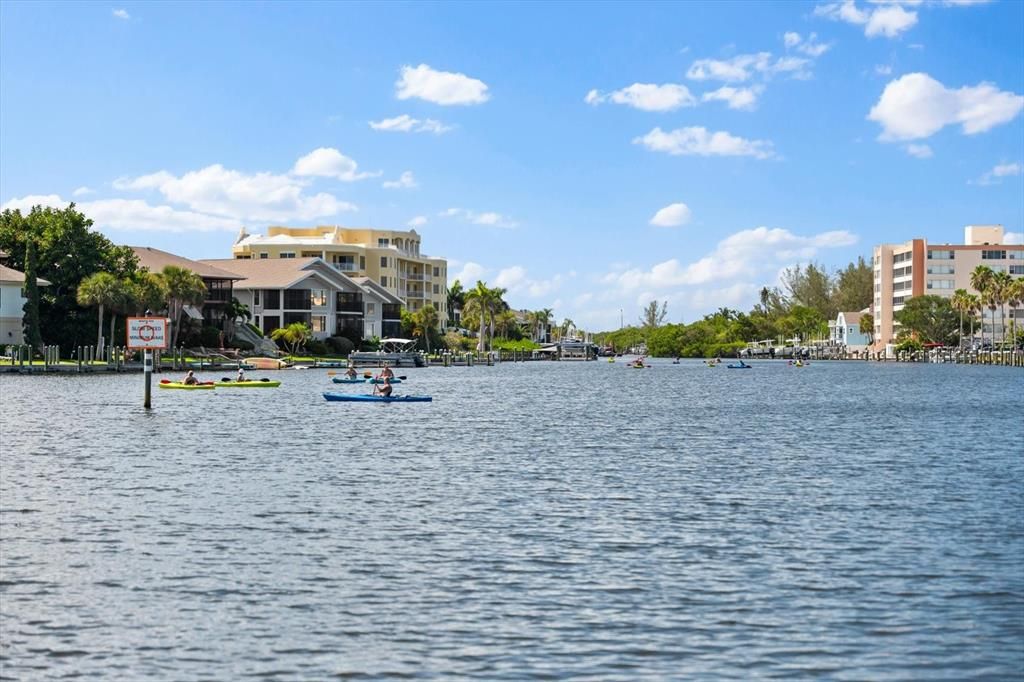 For Sale: $385,000 (1 beds, 1 baths, 846 Square Feet)