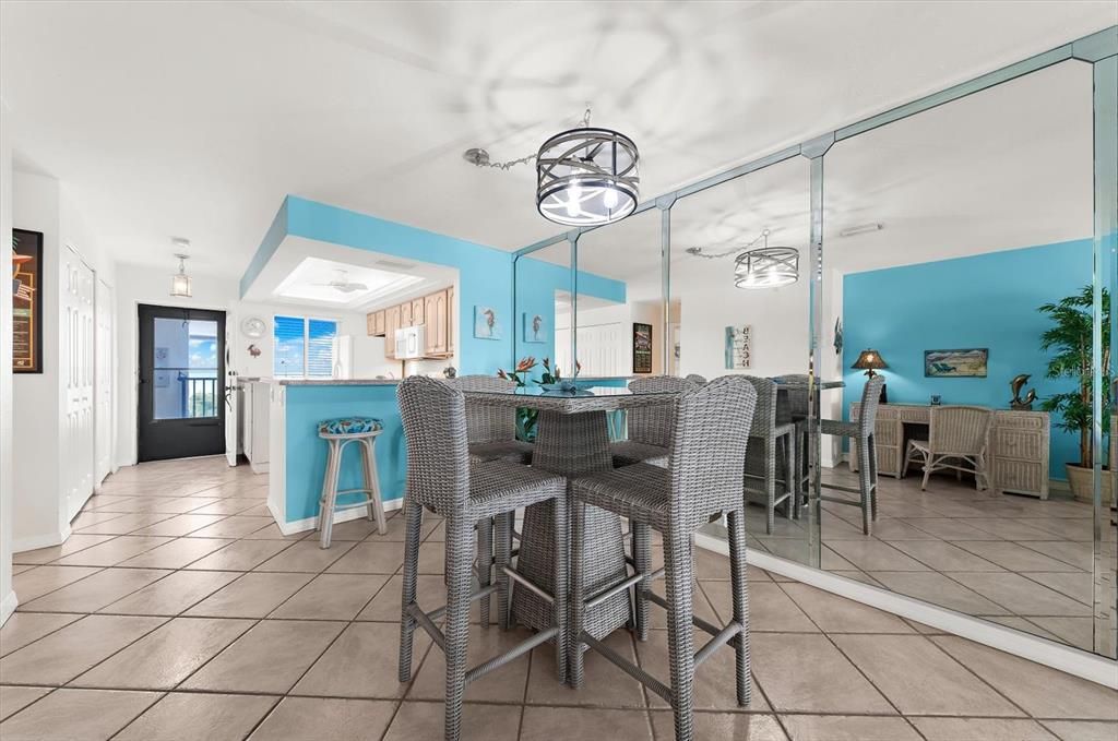 For Sale: $385,000 (1 beds, 1 baths, 846 Square Feet)
