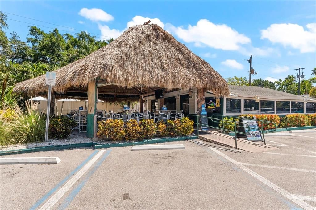 For Sale: $385,000 (1 beds, 1 baths, 846 Square Feet)