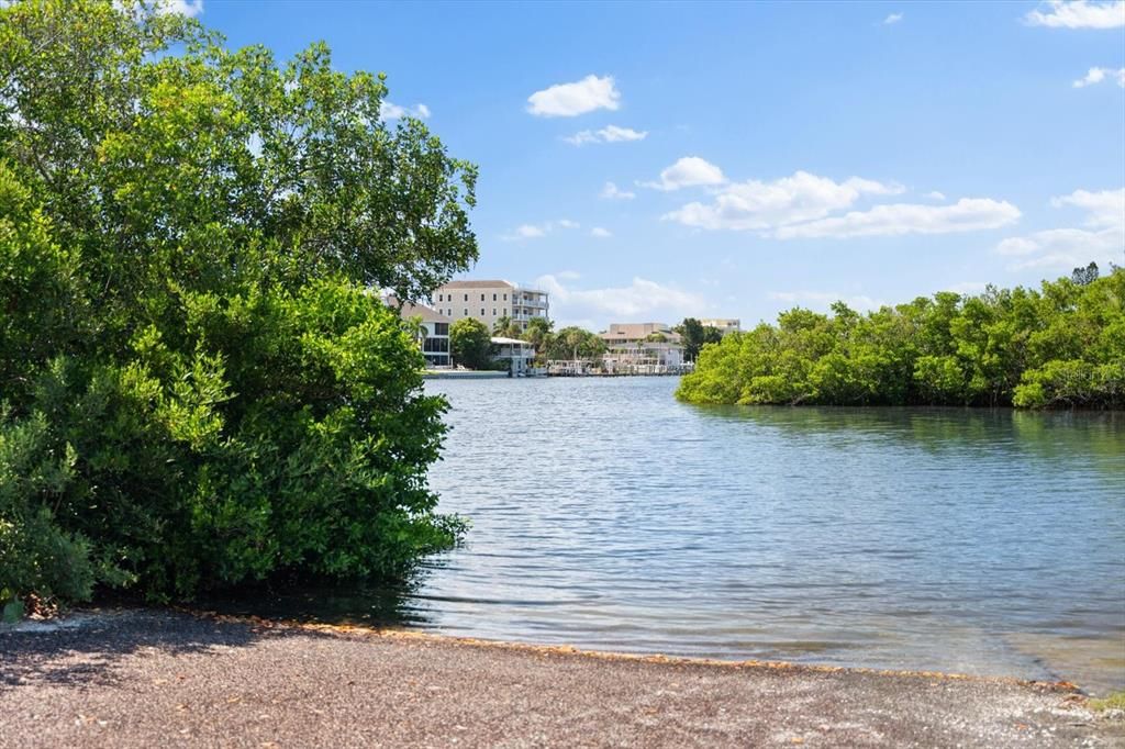 For Sale: $385,000 (1 beds, 1 baths, 846 Square Feet)