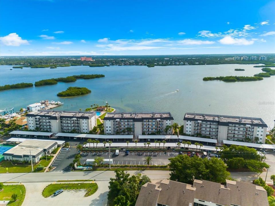 For Sale: $385,000 (1 beds, 1 baths, 846 Square Feet)