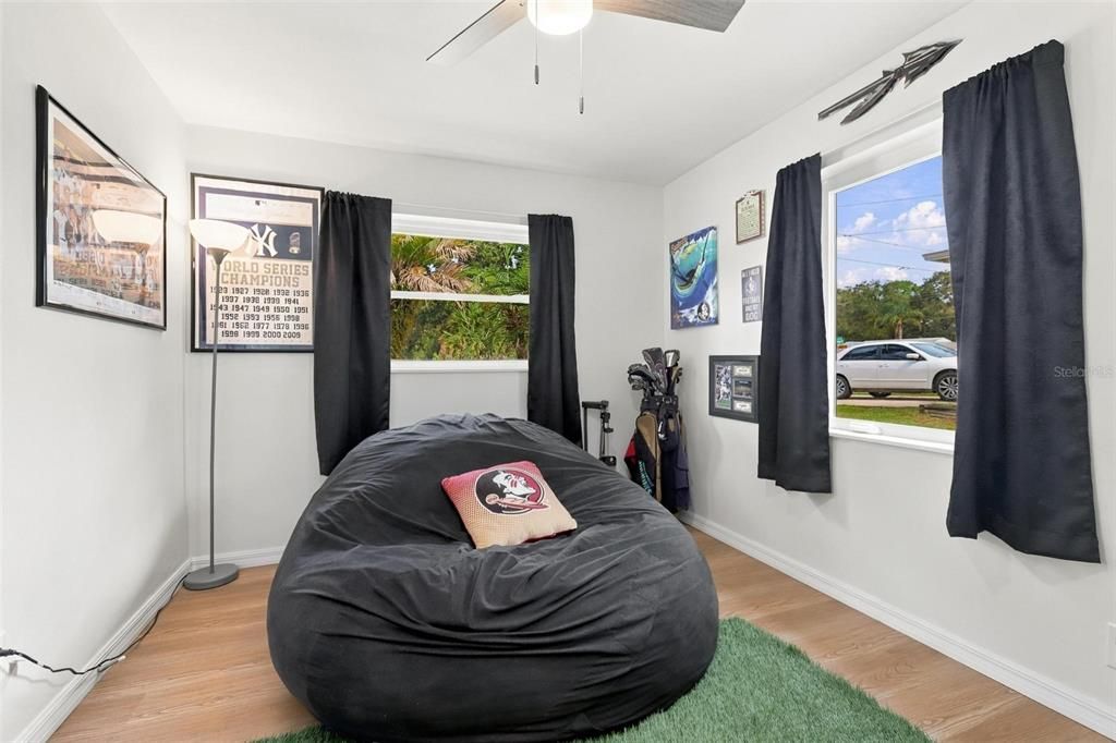 На продажу: $299,999 (3 спален, 1 ванн, 1379 Квадратных фут)