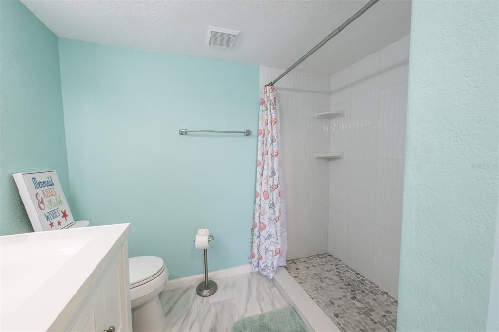 En Venta: $249,900 (2 camas, 2 baños, 1049 Pies cuadrados)