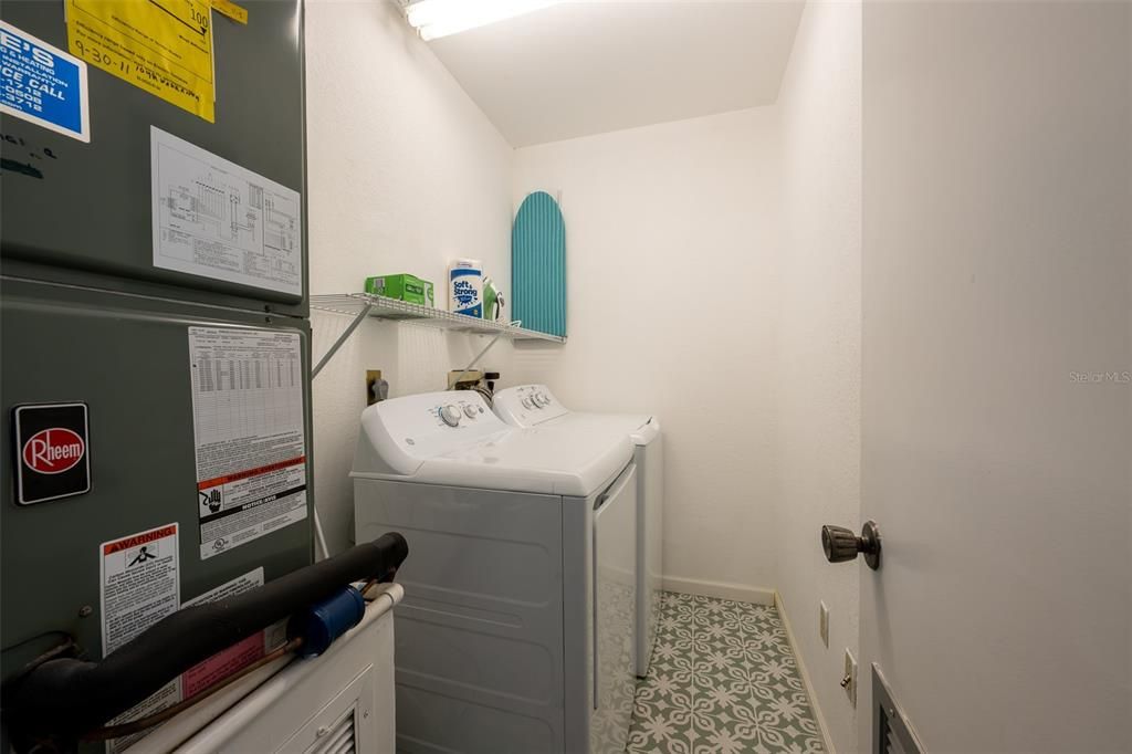 En Venta: $249,900 (2 camas, 2 baños, 1049 Pies cuadrados)