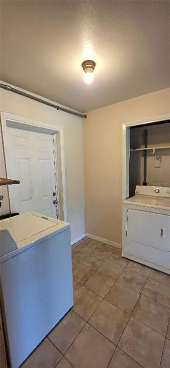 For Sale: $129,900 (2 beds, 1 baths, 1120 Square Feet)