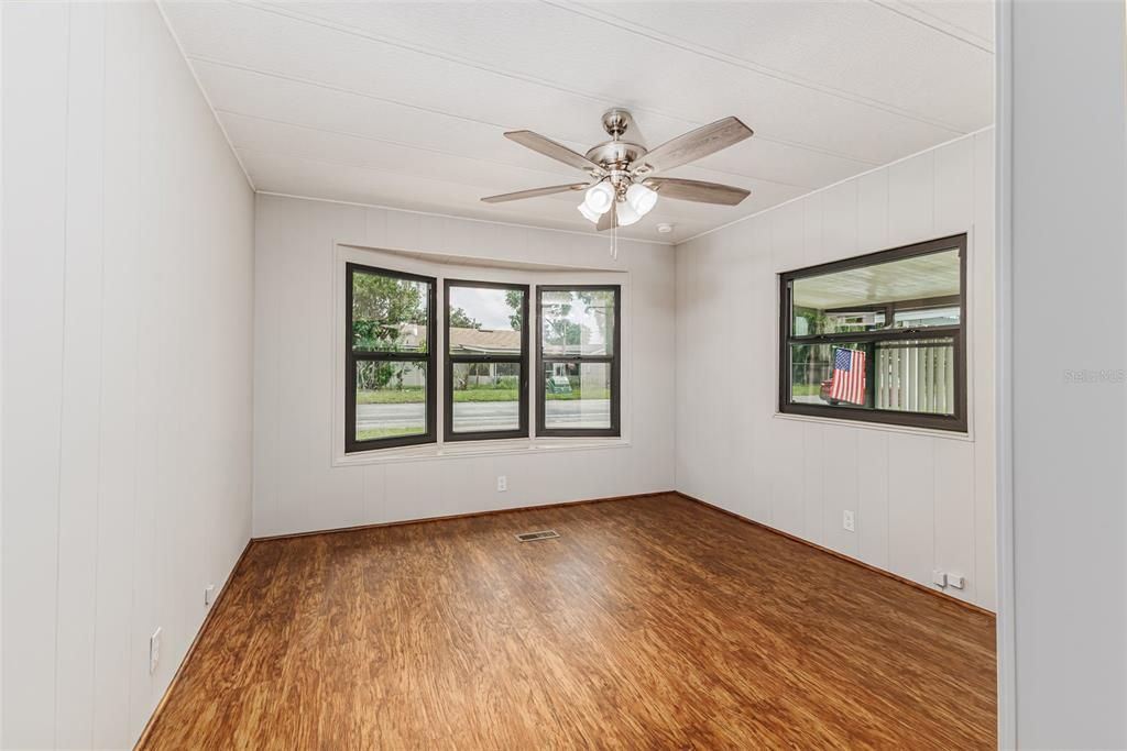 На продажу: $189,950 (2 спален, 2 ванн, 1392 Квадратных фут)