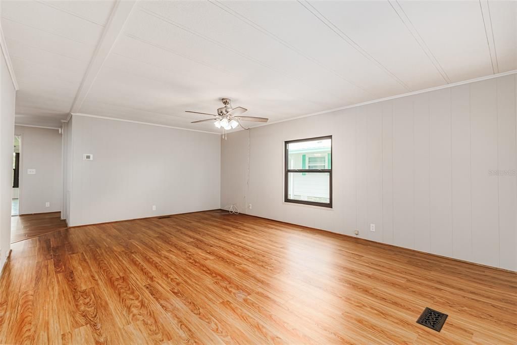 На продажу: $189,950 (2 спален, 2 ванн, 1392 Квадратных фут)