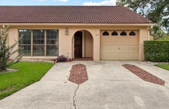 For Sale: $158,000 (2 beds, 2 baths, 1058 Square Feet)