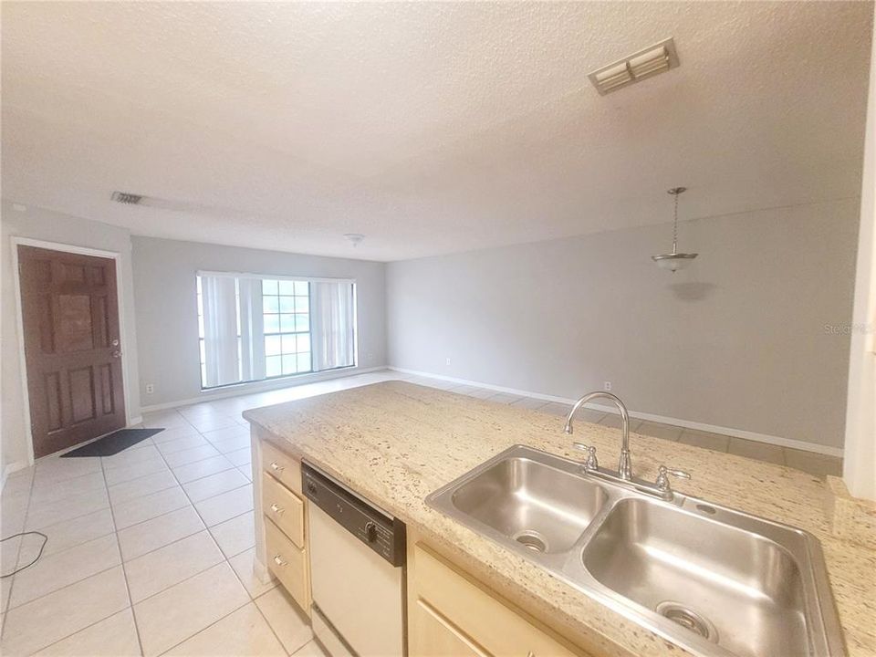For Sale: $158,000 (2 beds, 2 baths, 1058 Square Feet)