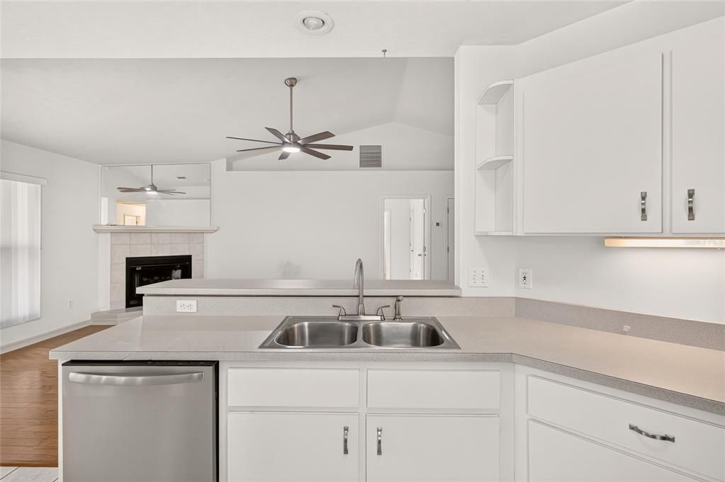 En Venta: $280,000 (3 camas, 2 baños, 1328 Pies cuadrados)