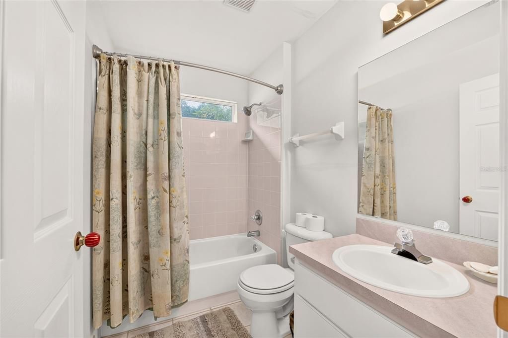 En Venta: $280,000 (3 camas, 2 baños, 1328 Pies cuadrados)
