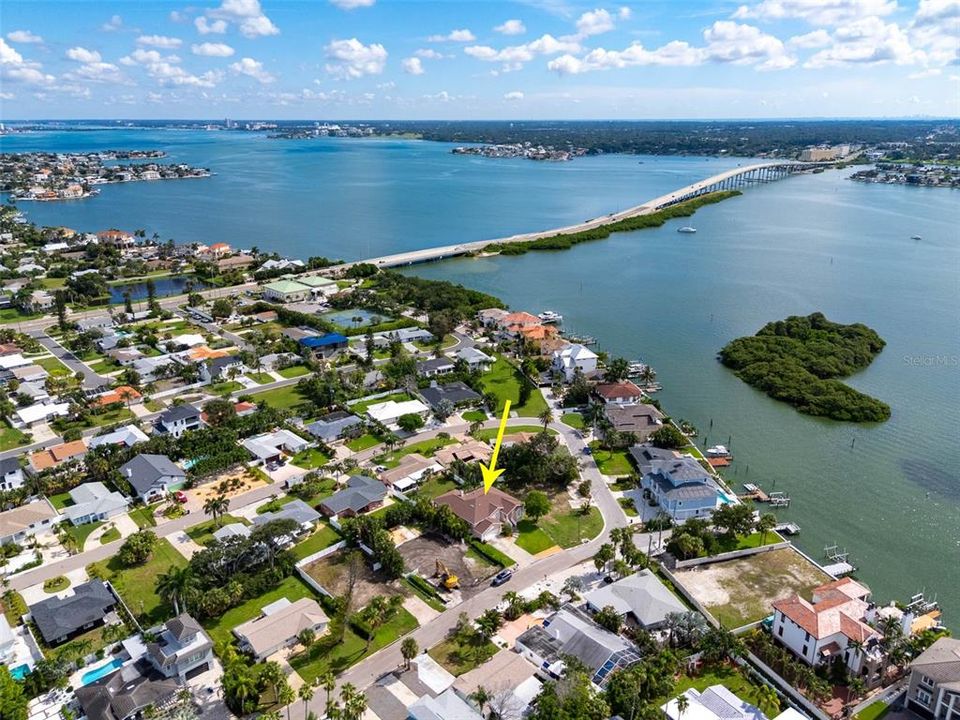 На продажу: $1,150,000 (4 спален, 2 ванн, 2398 Квадратных фут)