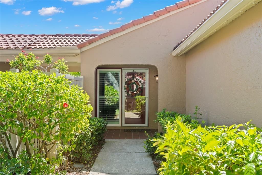 For Sale: $445,000 (2 beds, 2 baths, 1061 Square Feet)
