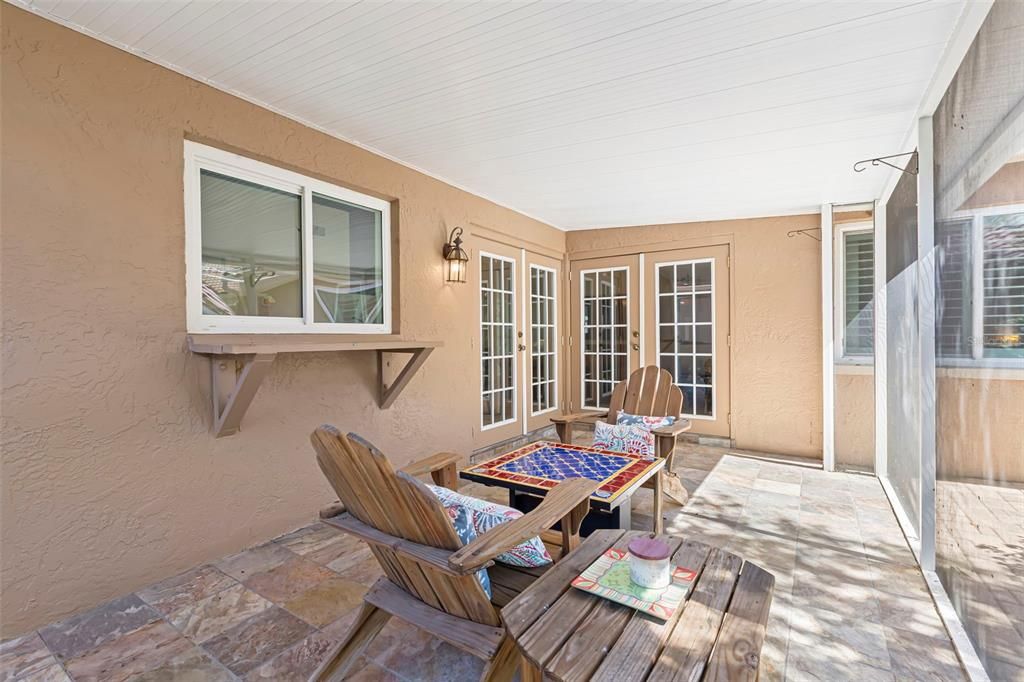 For Sale: $445,000 (2 beds, 2 baths, 1061 Square Feet)