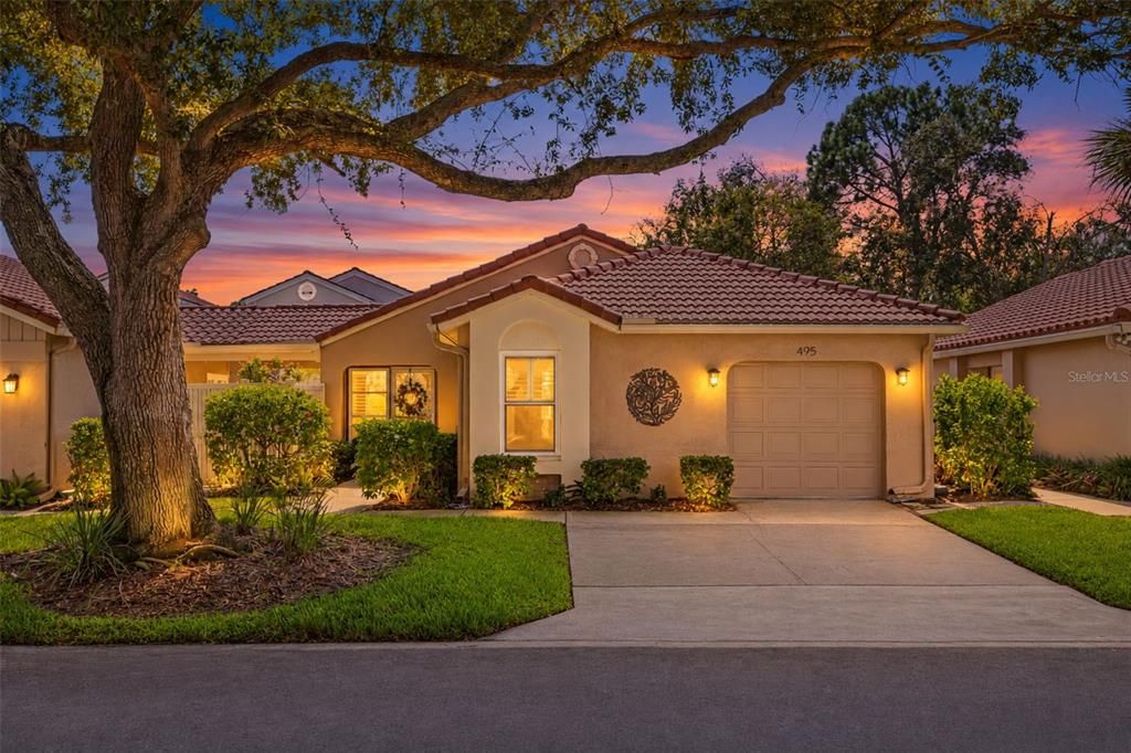 For Sale: $445,000 (2 beds, 2 baths, 1061 Square Feet)