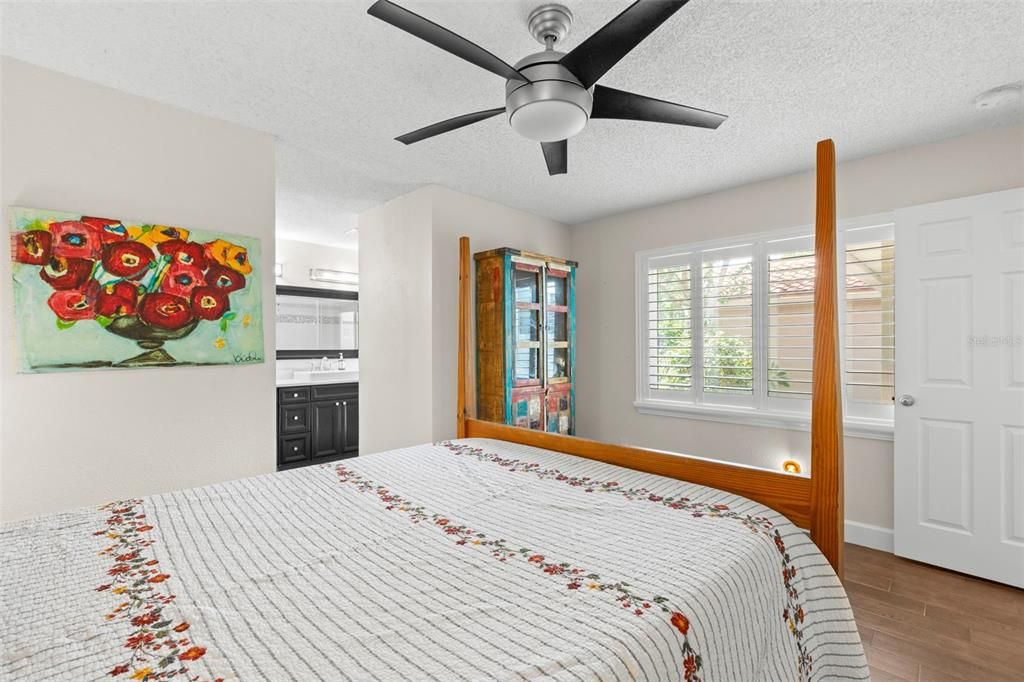 For Sale: $445,000 (2 beds, 2 baths, 1061 Square Feet)