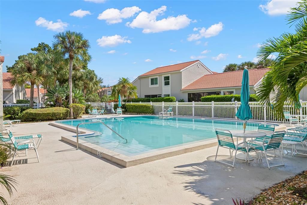 For Sale: $445,000 (2 beds, 2 baths, 1061 Square Feet)