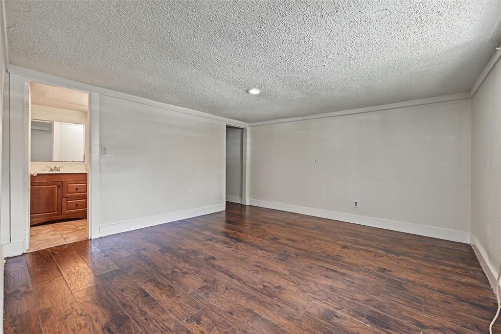 En Venta: $399,000 (4 camas, 3 baños, 1852 Pies cuadrados)