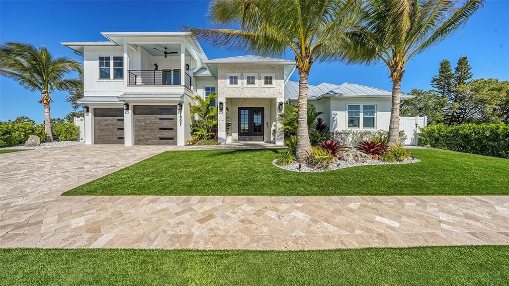 На продажу: $299,000 (0.21 acres)