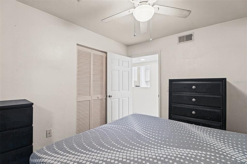For Sale: $140,000 (2 beds, 2 baths, 888 Square Feet)