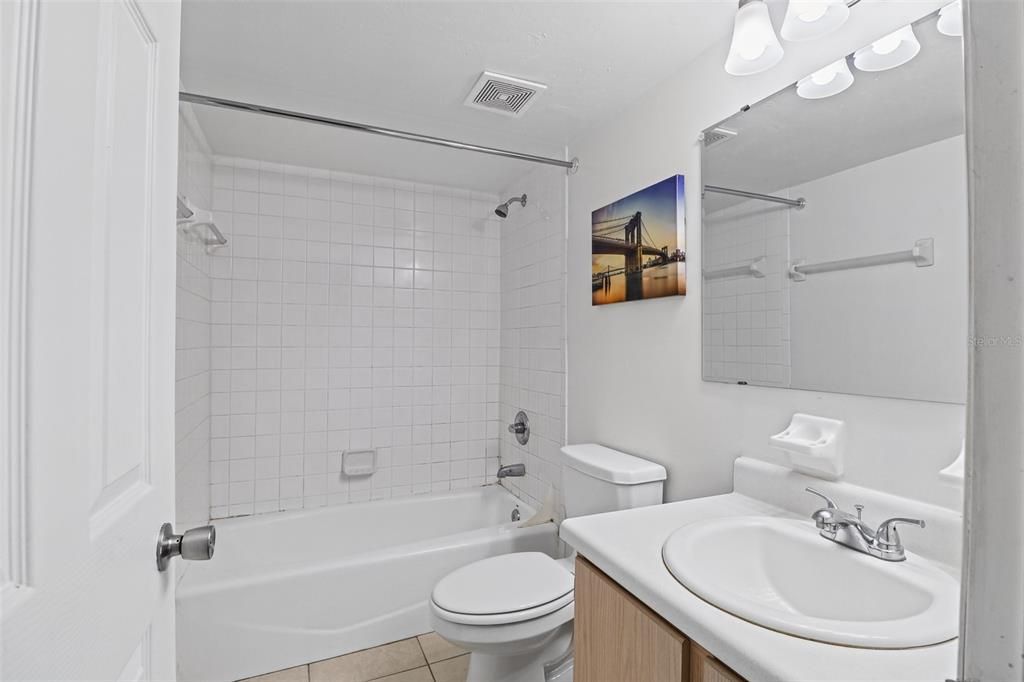 For Sale: $140,000 (2 beds, 2 baths, 888 Square Feet)