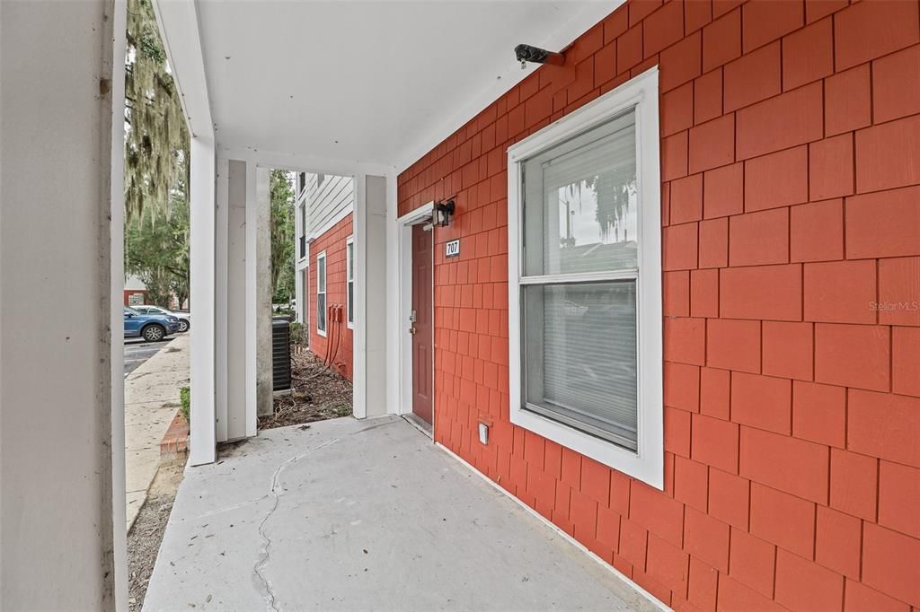 For Sale: $140,000 (2 beds, 2 baths, 888 Square Feet)