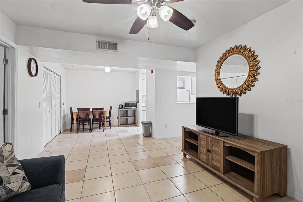 For Sale: $140,000 (2 beds, 2 baths, 888 Square Feet)